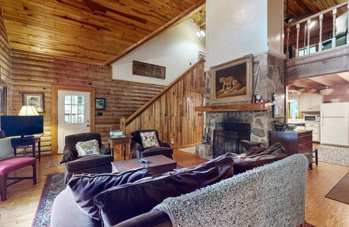 Cashiers Cabin | 139 m² Cabin ∙ 2 bedrooms ∙ 6 guests