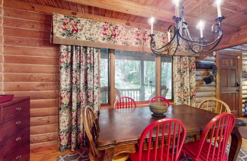 Cashiers Cabin | 139 m² Cabin ∙ 2 bedrooms ∙ 6 guests