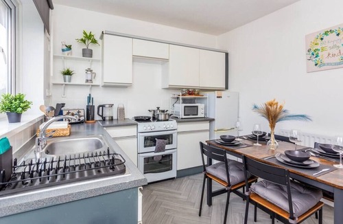 Newcastle-upon-Tyne Apartment | 14 Murrayfield road, cowgate