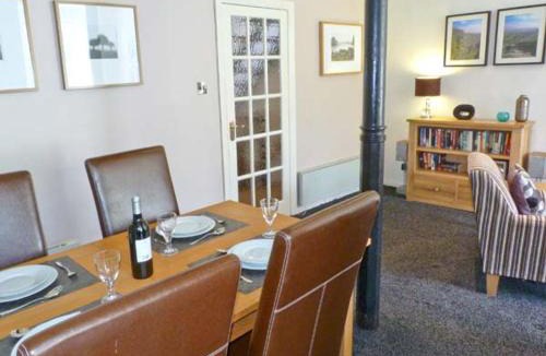 Airton House | 14 Riverside Walk