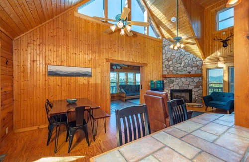 Vein Mountain Cabin | 141 m² Cabin ∙ 2 bedrooms ∙ 6 guests