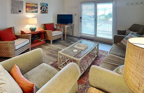 Topsail Beach House | 142 m² House ∙ 2 bedrooms ∙ 4 guests