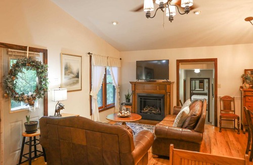 Whittier House | 148 m² House ∙ 3 bedrooms ∙ 6 guests