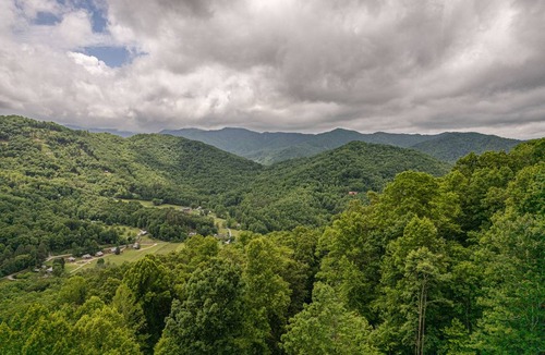 Bryson City House | 148 m² House ∙ 3 bedrooms ∙ 6 guests