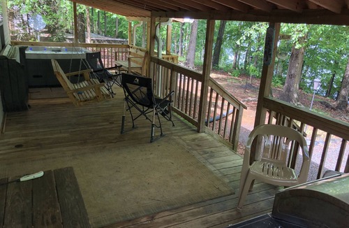 Southmont House | 15 PRIVATE ACRES ! WATERFRONT, SWIMMING POOL ! HOT TUB ! PETS WELCOME TOO !