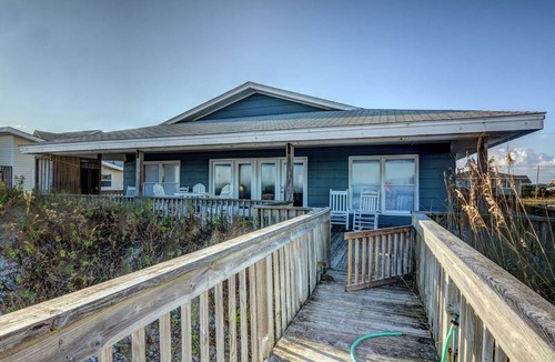 Topsail Beach House | 150 m² House ∙ 4 bedrooms ∙ 8 guests