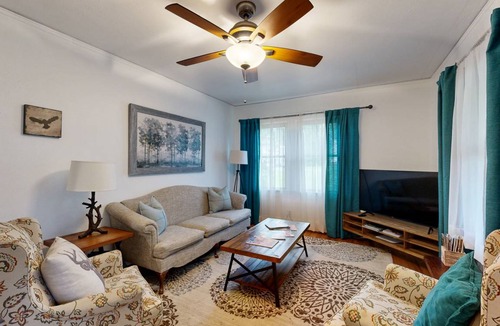 Weaverville House | 155 m² House ∙ 3 bedrooms ∙ 8 guests