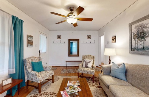 Weaverville House | 155 m² House ∙ 3 bedrooms ∙ 8 guests