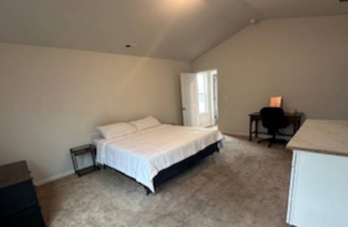 Creedmoor House | 163 m² House ∙ 3 bedrooms ∙ 8 guests