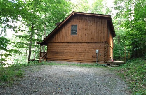 Wolf Laurel Cabin | 167 m² Cabin ∙ 3 bedrooms ∙ 8 guests