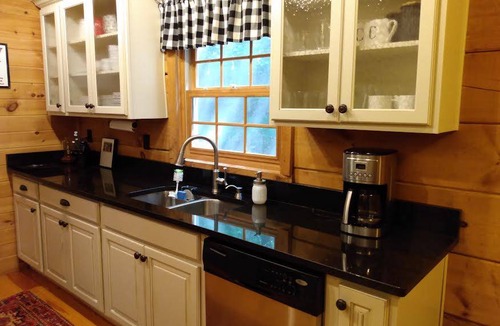 Wolf Laurel Cabin | 167 m² Cabin ∙ 3 bedrooms ∙ 8 guests