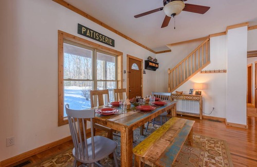 Charter Hills Cabin | 167 m² Cabin ∙ 3 bedrooms ∙ 6 guests