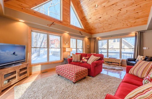 Charter Hills Cabin | 167 m² Cabin ∙ 3 bedrooms ∙ 6 guests