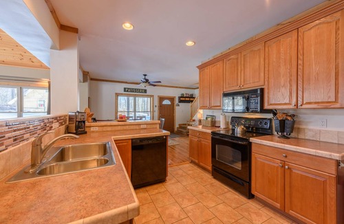 Charter Hills Cabin | 167 m² Cabin ∙ 3 bedrooms ∙ 6 guests