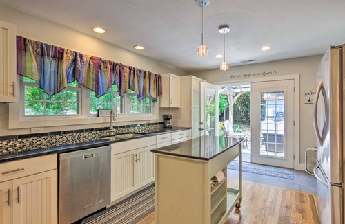 Hendersonville House | 167 m² House ∙ 3 bedrooms ∙ 9 guests