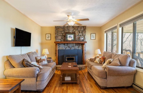 Wolf Laurel House | 168 m² House ∙ 3 bedrooms ∙ 10 guests