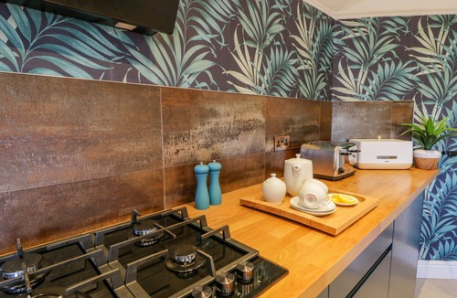 Llandudno Cottage | 18 TYN CELYN, family friendly, country holiday cottage in Llandudno
