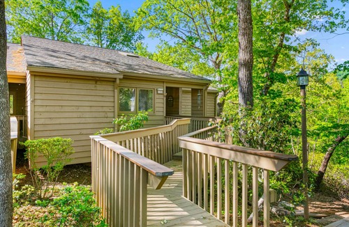 Lake Lure Condo | 182 m² Condo ∙ 3 bedrooms ∙ 6 guests
