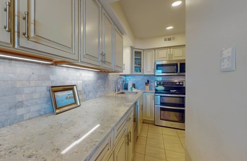 Pine Knoll Shores Condo | 186 m² Condo ∙ 4 bedrooms ∙ 10 guests