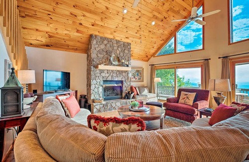 Bryson City House | 189 m² House ∙ 2 bedrooms ∙ 8 guests