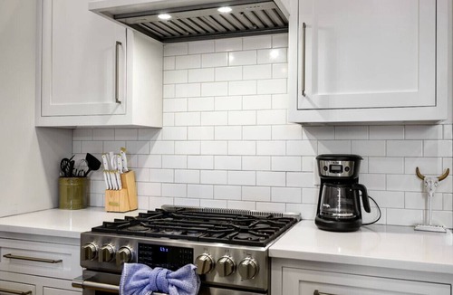 Rolling Mill Hill Apartment | 19 Bed Downtown Rooftop Gameroom Walk To Broadway