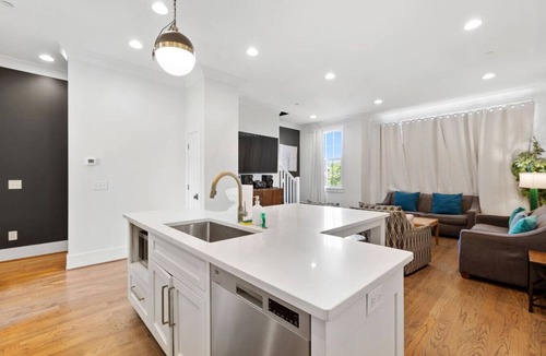 Rolling Mill Hill Apartment | 19 Bed Downtown Rooftop Gameroom Walk To Broadway