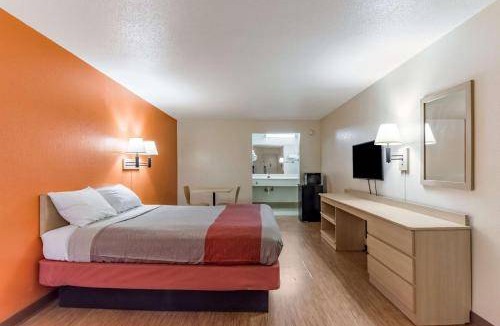 Southwest Raleigh Hotel | 19 m² Hotel ∙ 6 guests