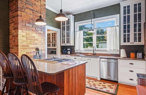 Aberdeen House | 1909 Restored Victorian in the heart of Aberdeen - Available for US Open