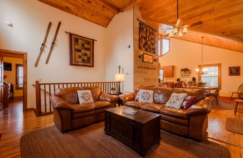 Blowing Rock Cabin | 192 m² Cabin ∙ 2 bedrooms ∙ 8 guests