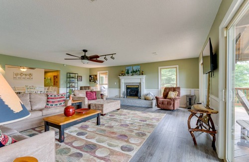 Robbinsville House | 193 m² House ∙ 4 bedrooms ∙ 8 guests