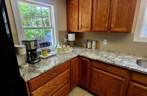 Cary House | 1930's Charming Vintage Cottage - Downtown Cary & 15 min to Raleigh