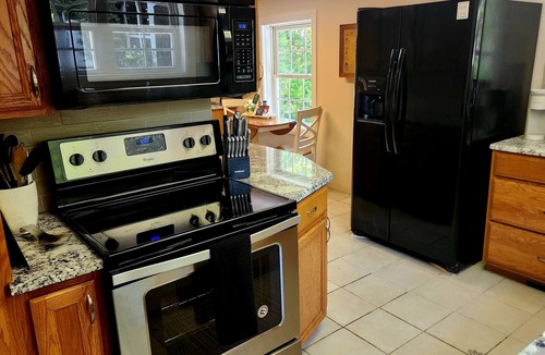 Cary House | 1930's Charming Vintage Cottage - Downtown Cary & 15 min to Raleigh