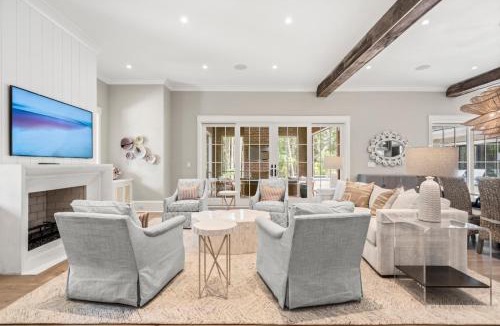 Vanderhorst Plantation House | 194 Ballybunion Drive by Akers Ellis Rentals