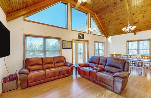 Almond Cabin | 197 m² Cabin ∙ 3 bedrooms ∙ 8 guests