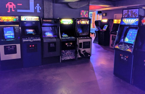 Winston - Salem House | 1980's ARCADE + 80's themed bedroom