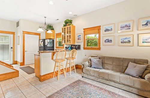 Manteo House | 1BR historic cottage w/fireplace, patio & tub