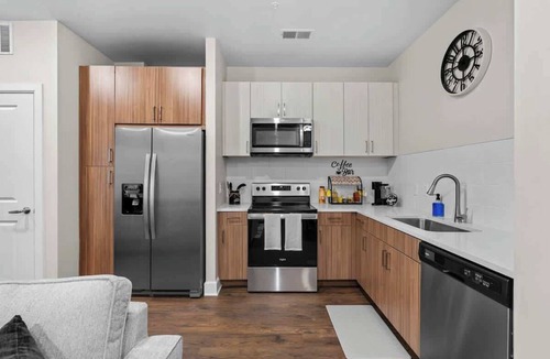 Eighth Avenue Apartment | 1BR Retreat Walk to Broadway & Gulch