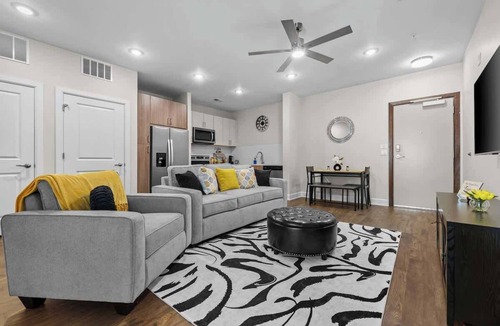 Eighth Avenue Apartment | 1BR Retreat Walk to Broadway & Gulch