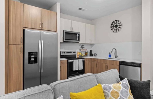 Eighth Avenue Apartment | 1BR Retreat Walk to Broadway & Gulch