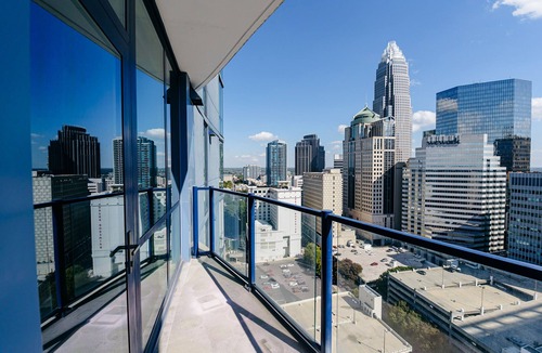 Charlotte Center City Apartment | 1BR Uptown Charlotte Furnished Apartments by RedAwning