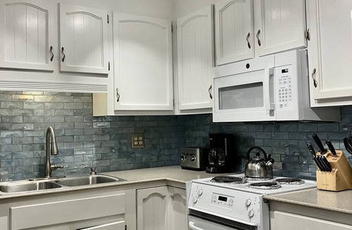 North Carolina Coast Condo | 1st floor 3BR 2Bath Oceanfront Condo w/pool and 2 assigned parking spots!