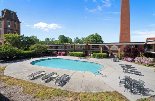 Downtown Condo | 1st Floor Condo outdoor pool