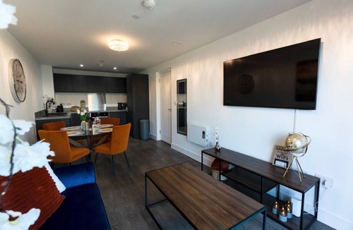 Vauxhall Apartment | 2.5bedr| PENTHOUSE| PARKING| Centre| Skyline view| 5-min from Everton Stadium|