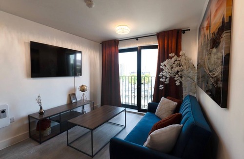 Vauxhall Apartment | 2.5bedr| PENTHOUSE| PARKING| Centre| Skyline view| 5-min from Everton Stadium|