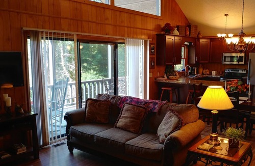 Valley Creek Run House | 2 BD 2 ½ BA Retreat with easy, year-round access, Spectacular views, WIFI