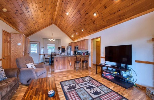 Waynesville Cottage | 2 BD 2 BA Cottage, Paved Access, Close to Town, Super Views, Cable, WIFI,