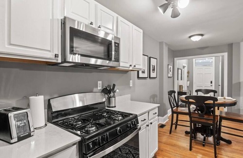 Southwest Raleigh Apartment | 2 bdrm/2 ba in historic downtown Raleigh!