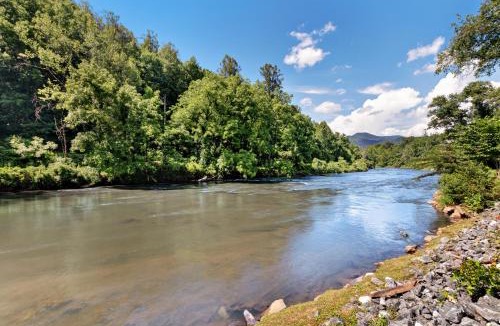 Sylva House | 2 Bed 1 Bath Vacation home in Sylva