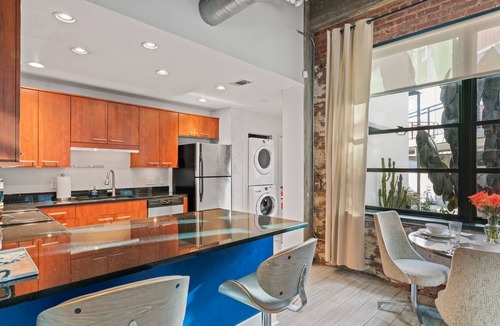 Old West Broad Neighborhood Condo | 2 Bed/2 Bath Mid-Century Modern Condo Loft, Historic Savannah. Walk everywhere!