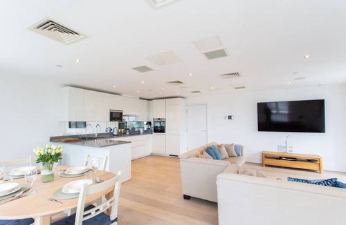 Ferndale Apartment | 2 Bed/2 Bath Penthouse With Amazing Views